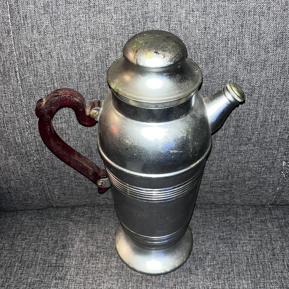 Mid century era, Art Deco style cocktail, shaker chrome, and ruby, red handle - Picture 3 of 12